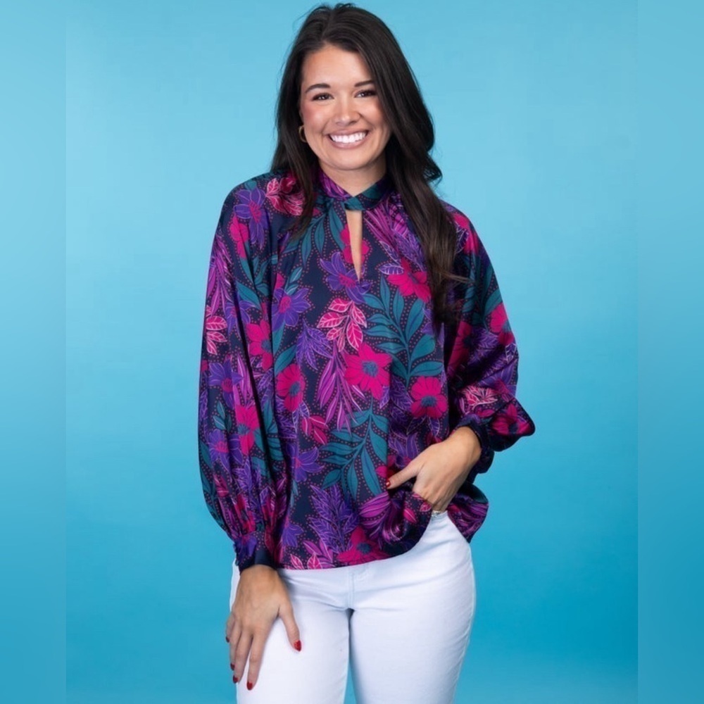 🆕💜Stunning Floral Blouse by Oddi